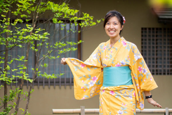 Emily in yukata outside