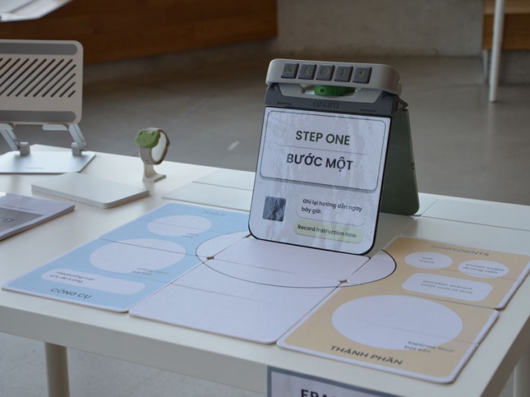 Physical 3D model of communication device design