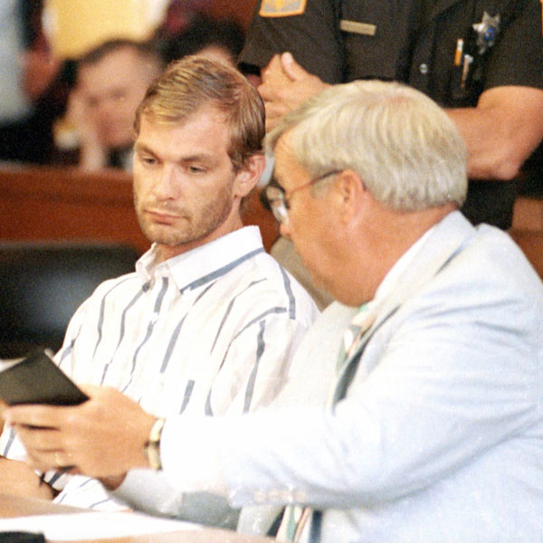 Jeffrey L. Dahmer talks with his attorney, Gerald Boyle in Court